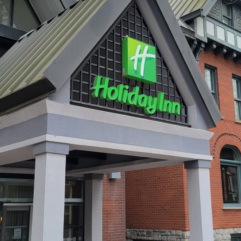 Holiday Inn Ottawa Downtown Parliament Hill b 402 Queen Street 3